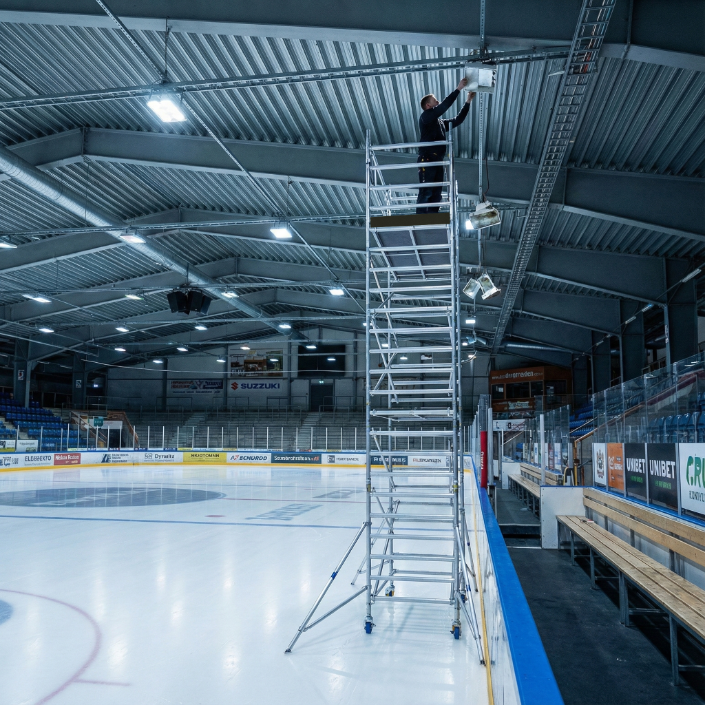 SPAN300 tower used for ice rink lighting repair work